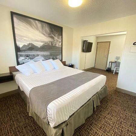 Super 8 By Wyndham Penticton Motel Buitenkant foto