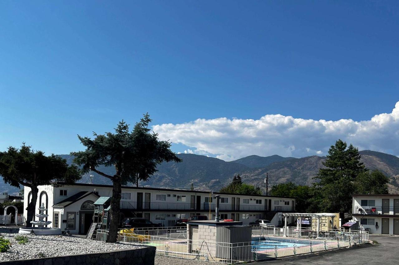 Super 8 By Wyndham Penticton Motel Buitenkant foto