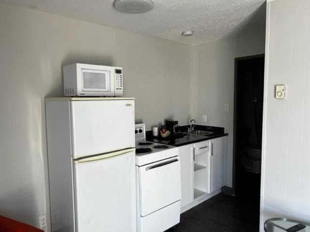 Super 8 By Wyndham Penticton Motel Buitenkant foto