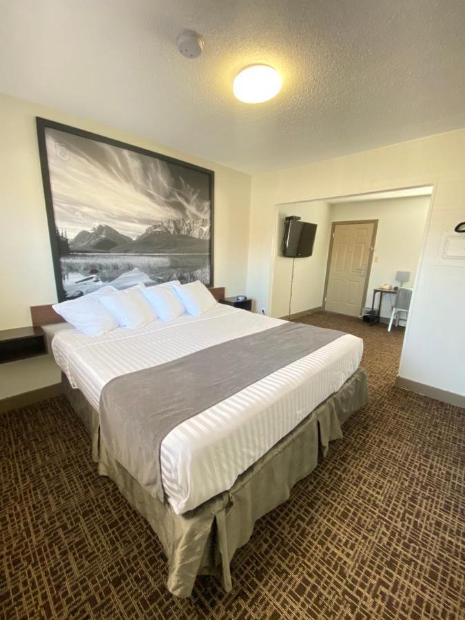 Super 8 By Wyndham Penticton Motel Buitenkant foto