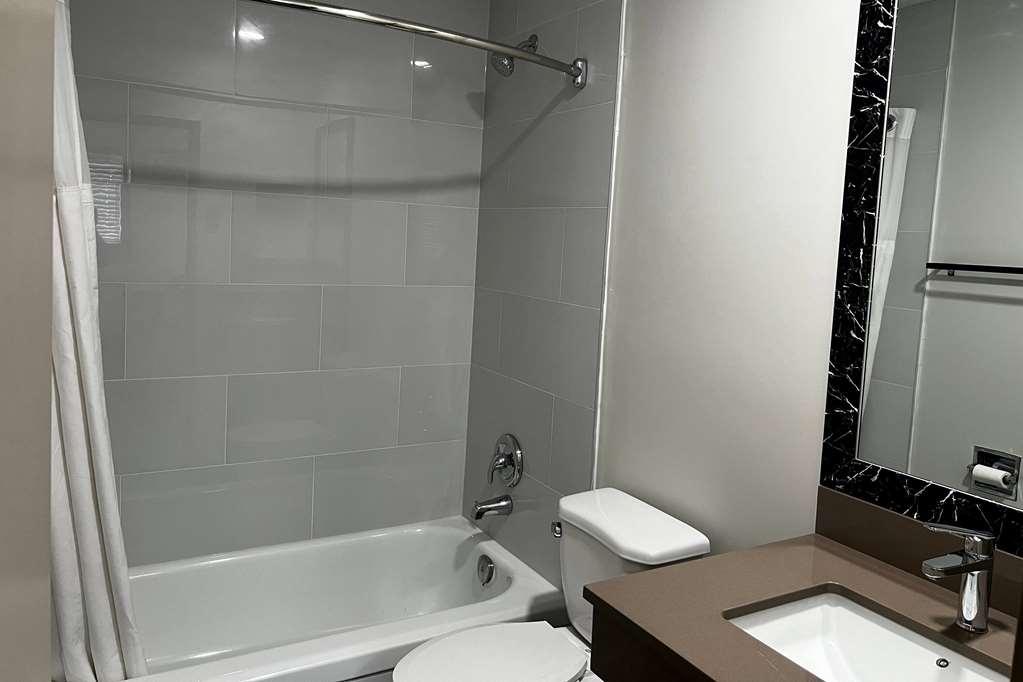 Super 8 By Wyndham Penticton Motel Buitenkant foto